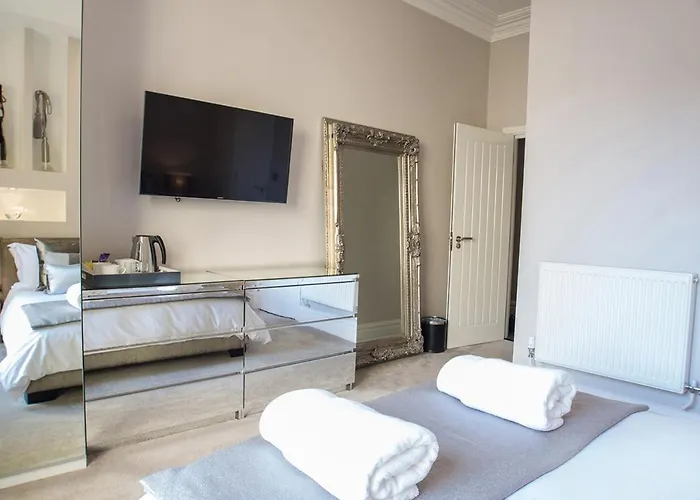 Top-Rated Hotels Near Cardiff City Center