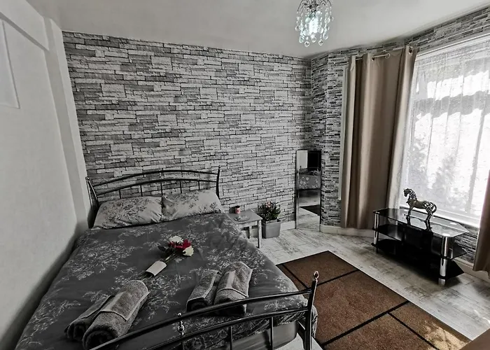 Top Hotels on Fort Road Edmonton, UK