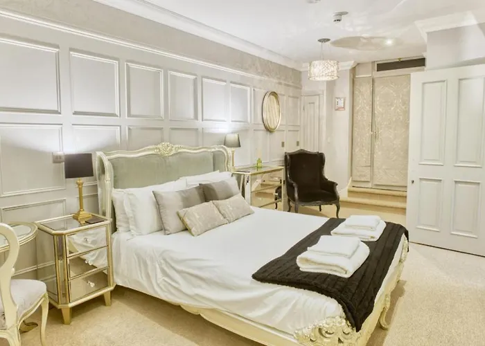 Best Hotels in Lincoln's Charming Bailgate Neighborhood