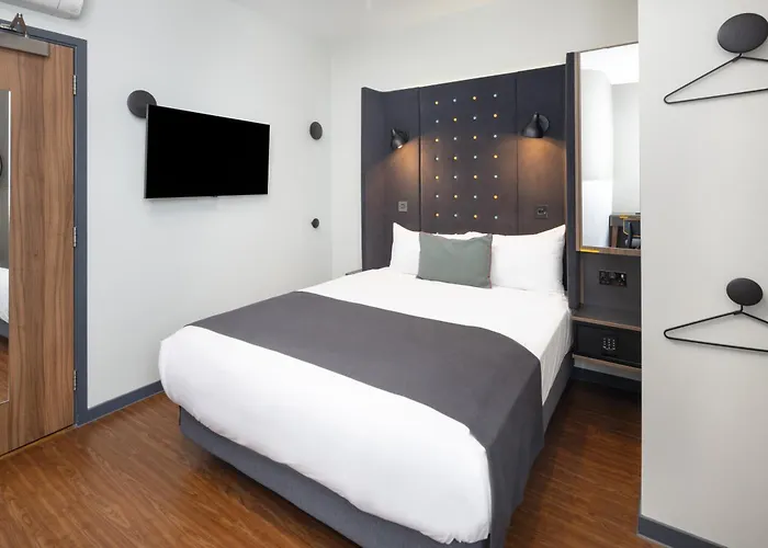 Top Budget-Friendly Hotels Around London