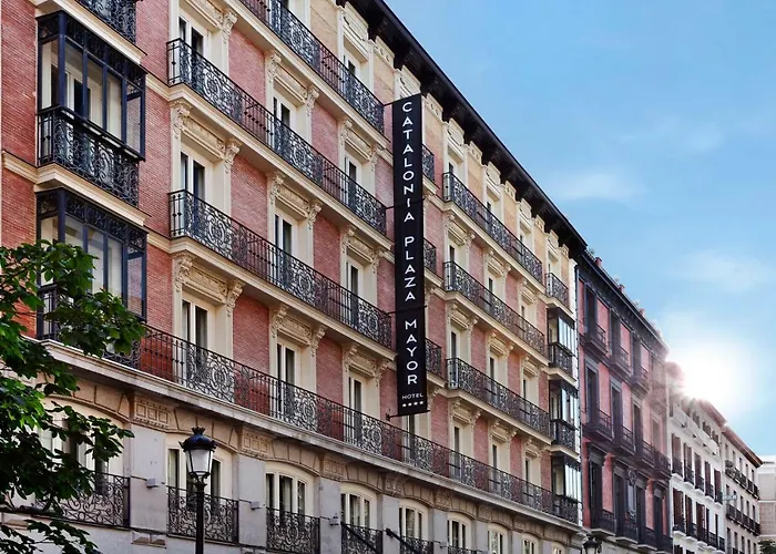 Destacados hoteles y hostales en Madrid