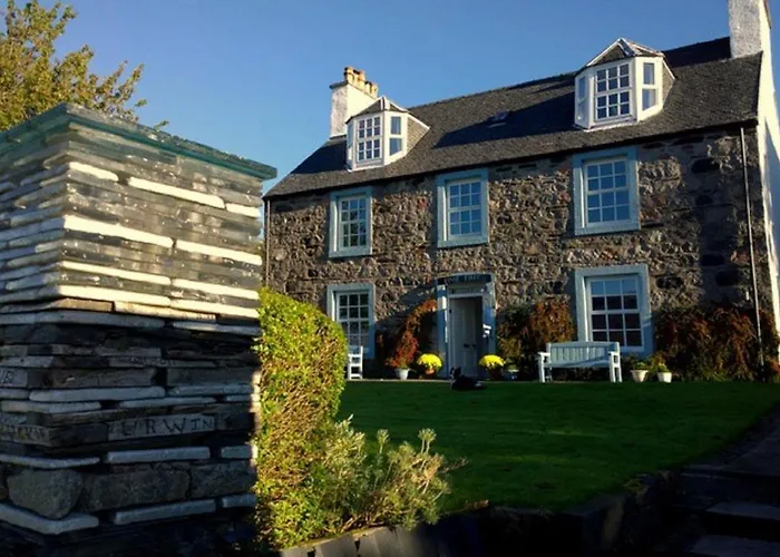 Dog-Friendly Hotels in Fort William: A Guide for Pet Owners