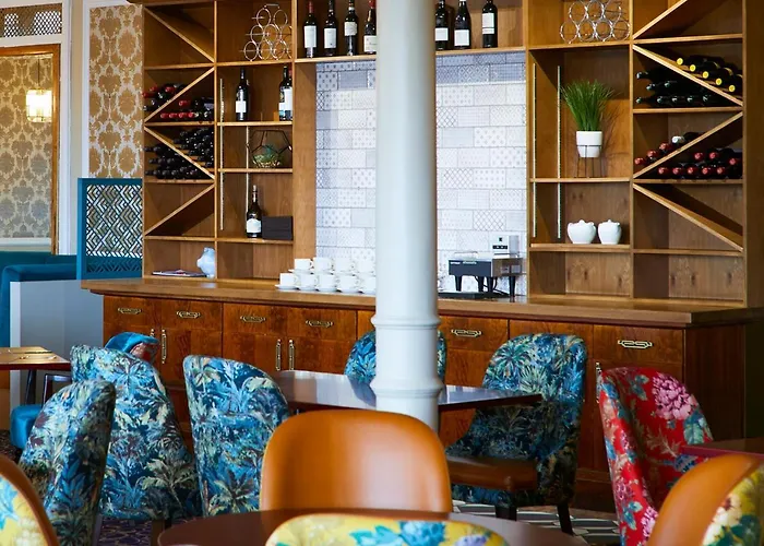 Top Hotels with Parking in Charming Scarborough